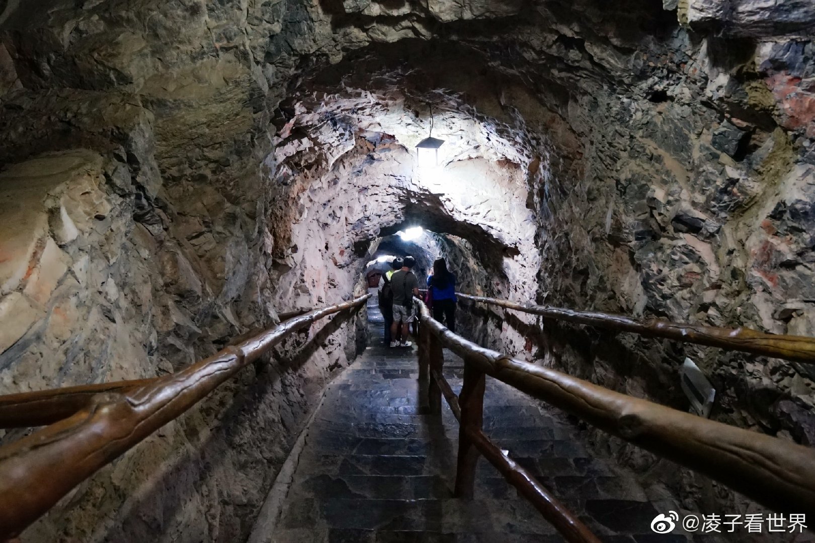 天坑看过了,再走入地缝看看。武隆仙女镇的龙水峡地缝全长4公里|龙水峡地缝|地缝|武隆_新浪新闻