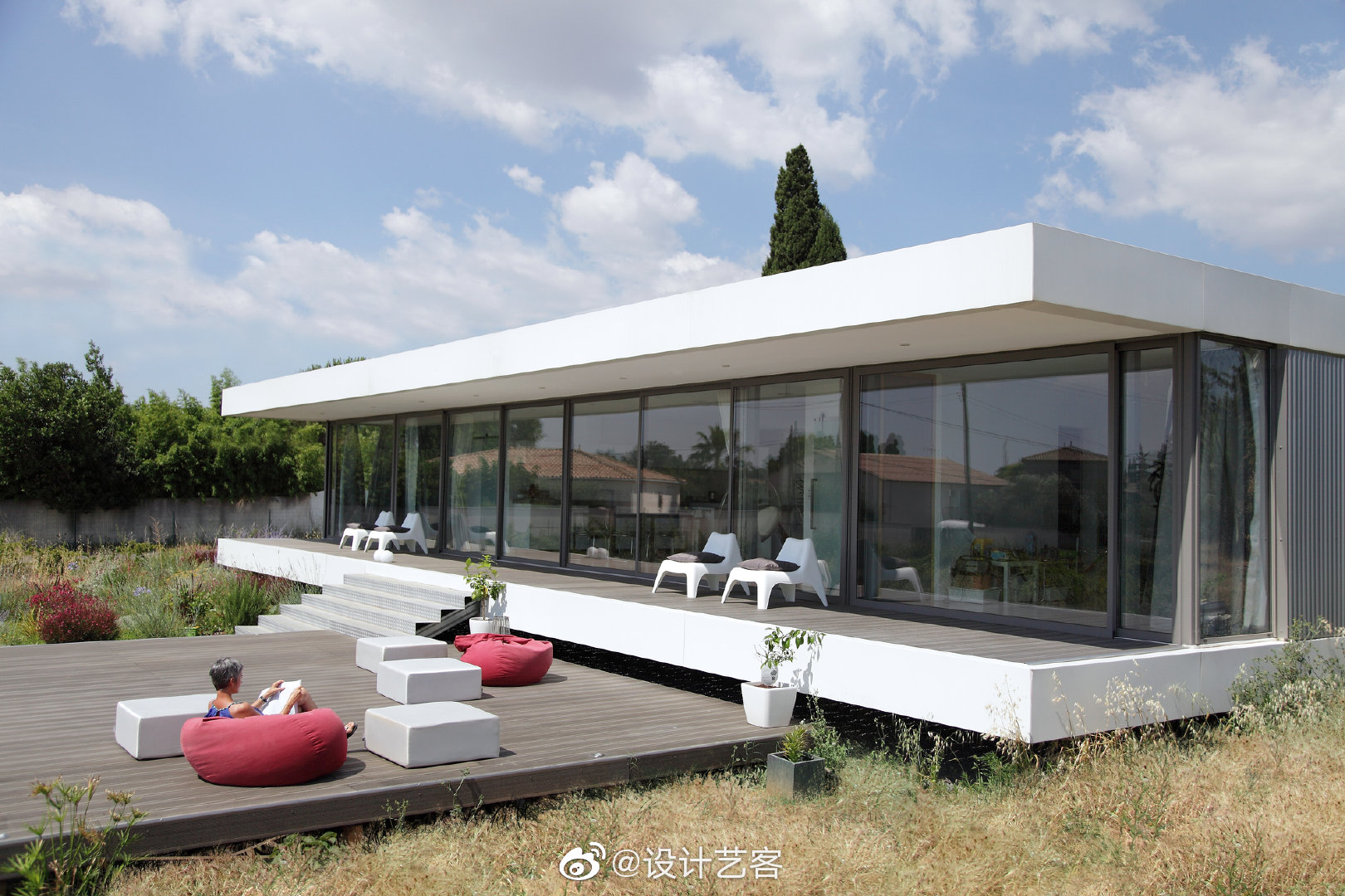 建筑设计,惬意的单层轻钢别墅 house v stephane nikolas