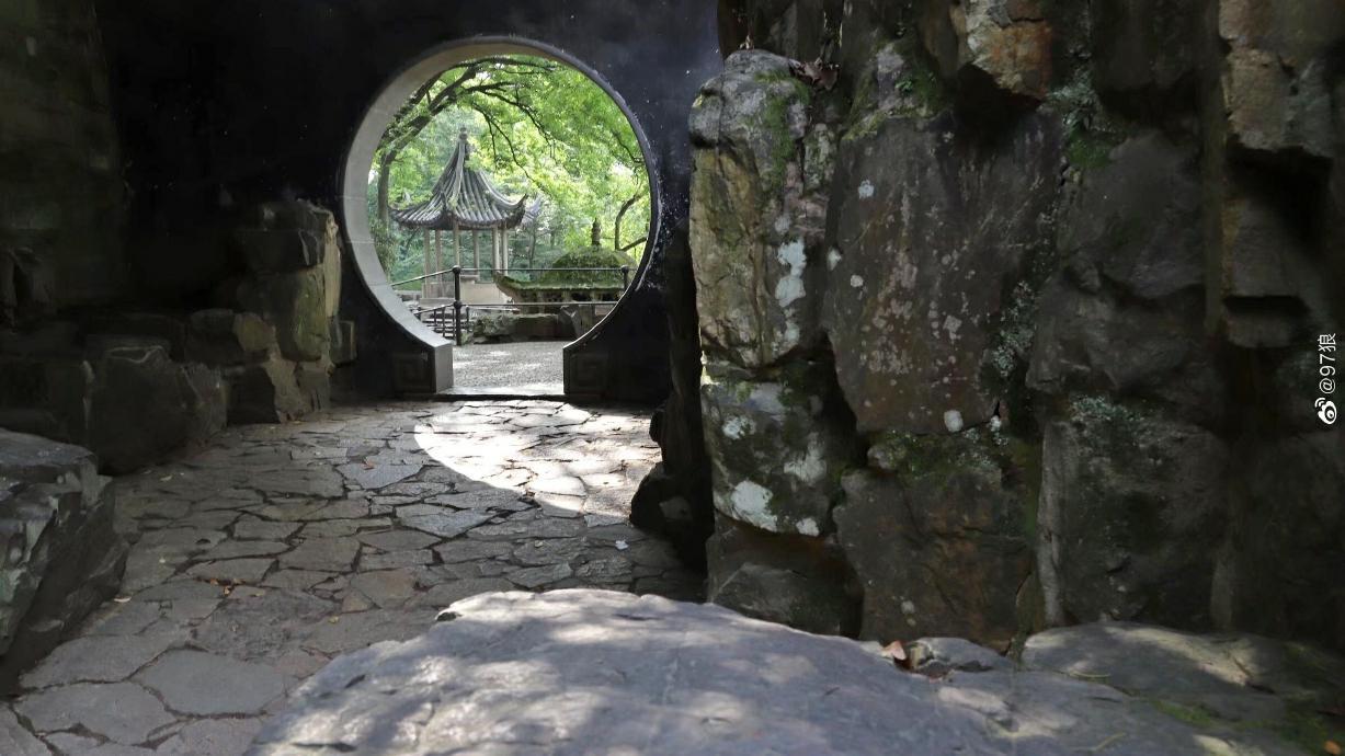 苏州园林之别有洞天图1-9分别为留园,沧浪亭,虎丘,耦园,耦园,狮