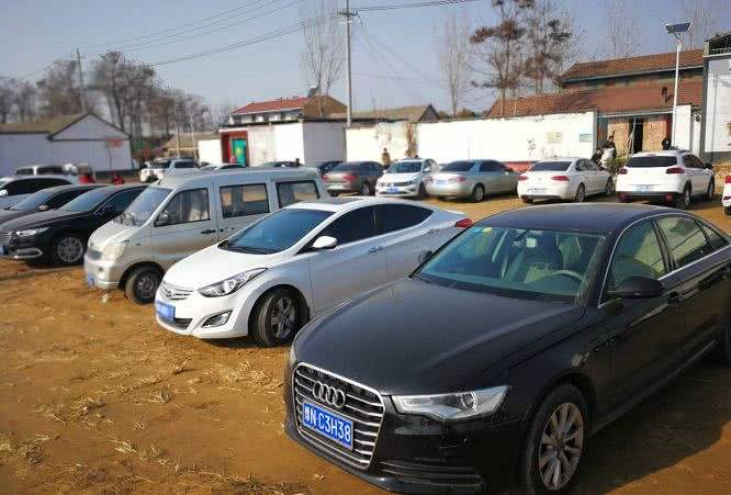 农村买车都是虚荣心作怪?农民:说这话的,你走几里地试试