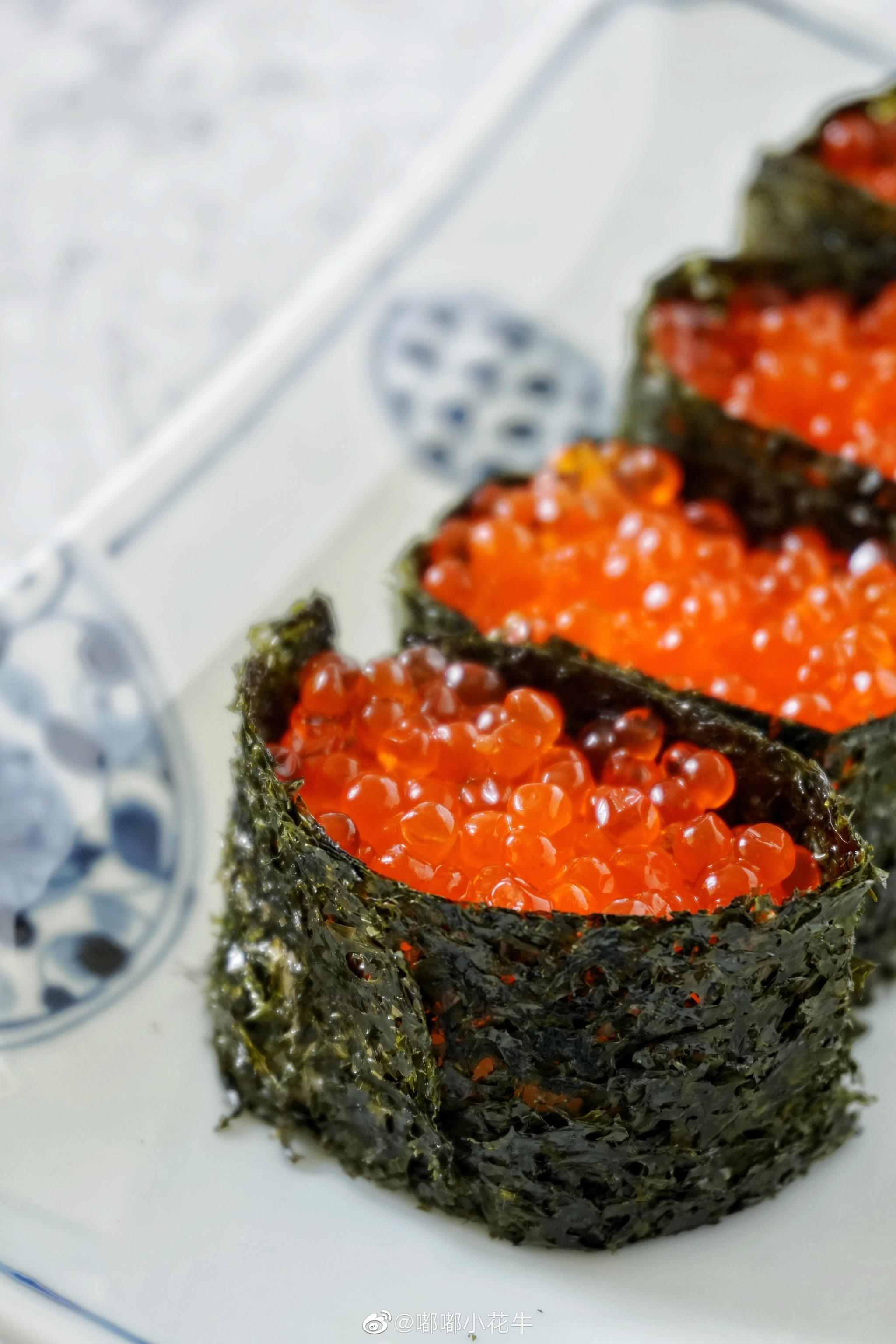 鲜香融合的滋味鲑鱼鱼籽寿司