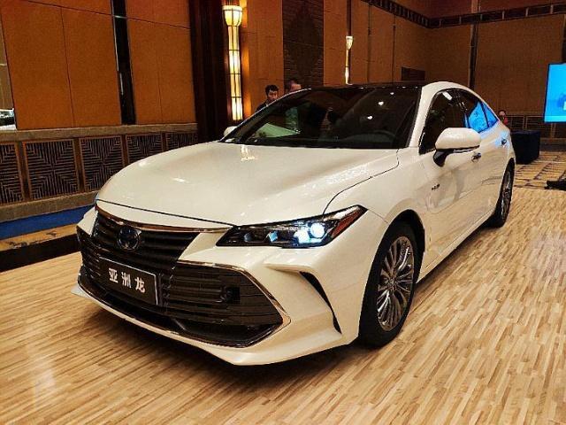 一汽丰田白色亚洲龙现身,售价曝光,网友:良心价格,不火才怪