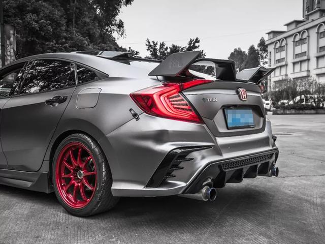 属于老百姓的"超级跑车" 十代思域凭什么帅过gtr?