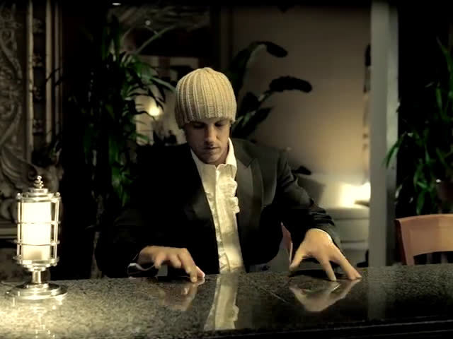 《free loop》超喜欢的一首歌!戴上耳机,听着daniel的歌