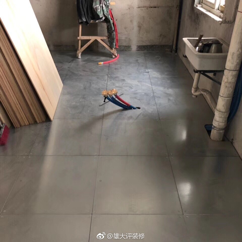 看看日本的工地 地面抬高系统 调节水平 废除水泥