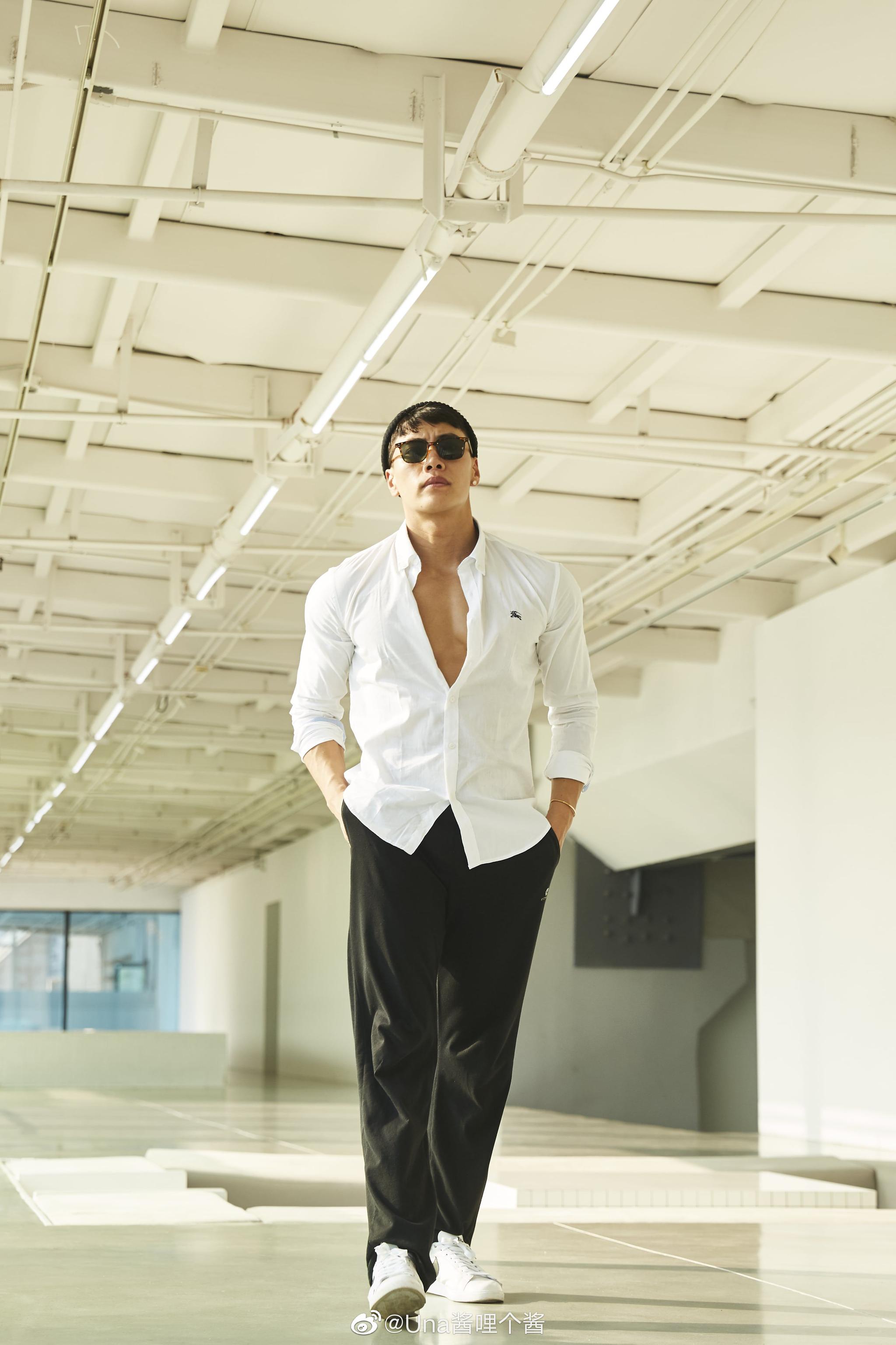 5/ 6好身材的魅力模特:@何坚-小猴子 摄影:@una