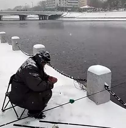 在大雪过后的一两天之后,特别是融雪的时候不应该出钓.