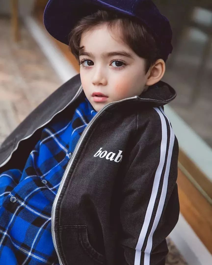 这个混血小男孩让18万人疯狂,网友:又来骗我生儿子