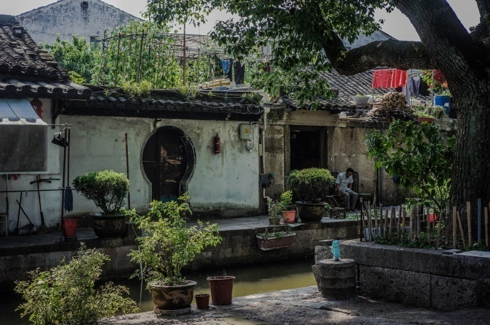 旧时茅店社林边,路转溪桥忽见