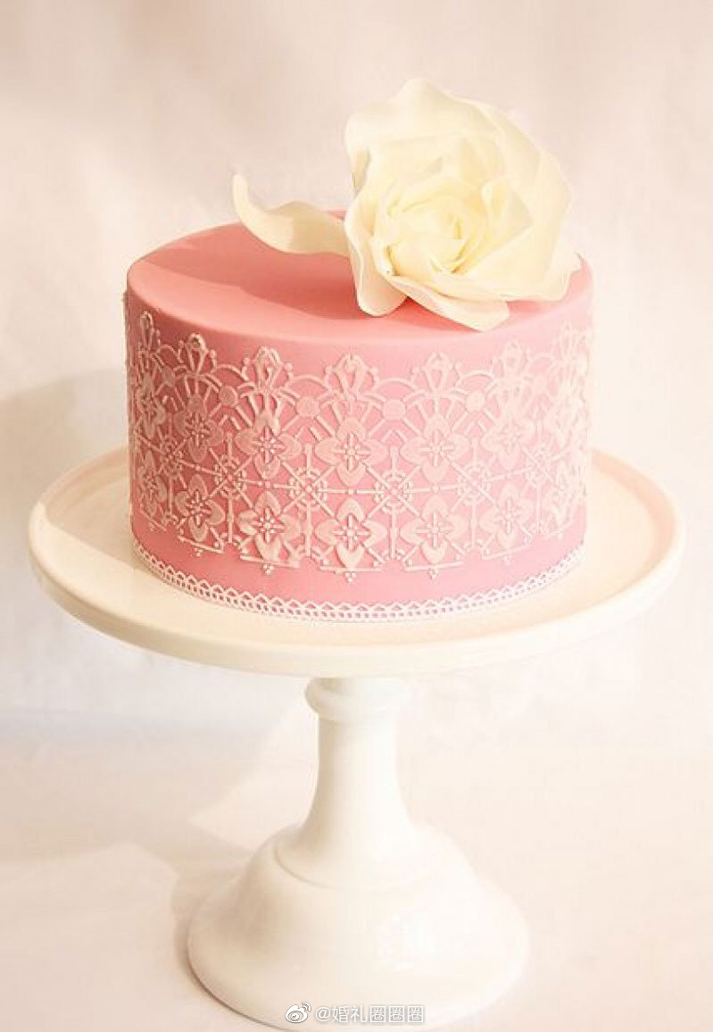 美丽的单层婚礼蛋糕