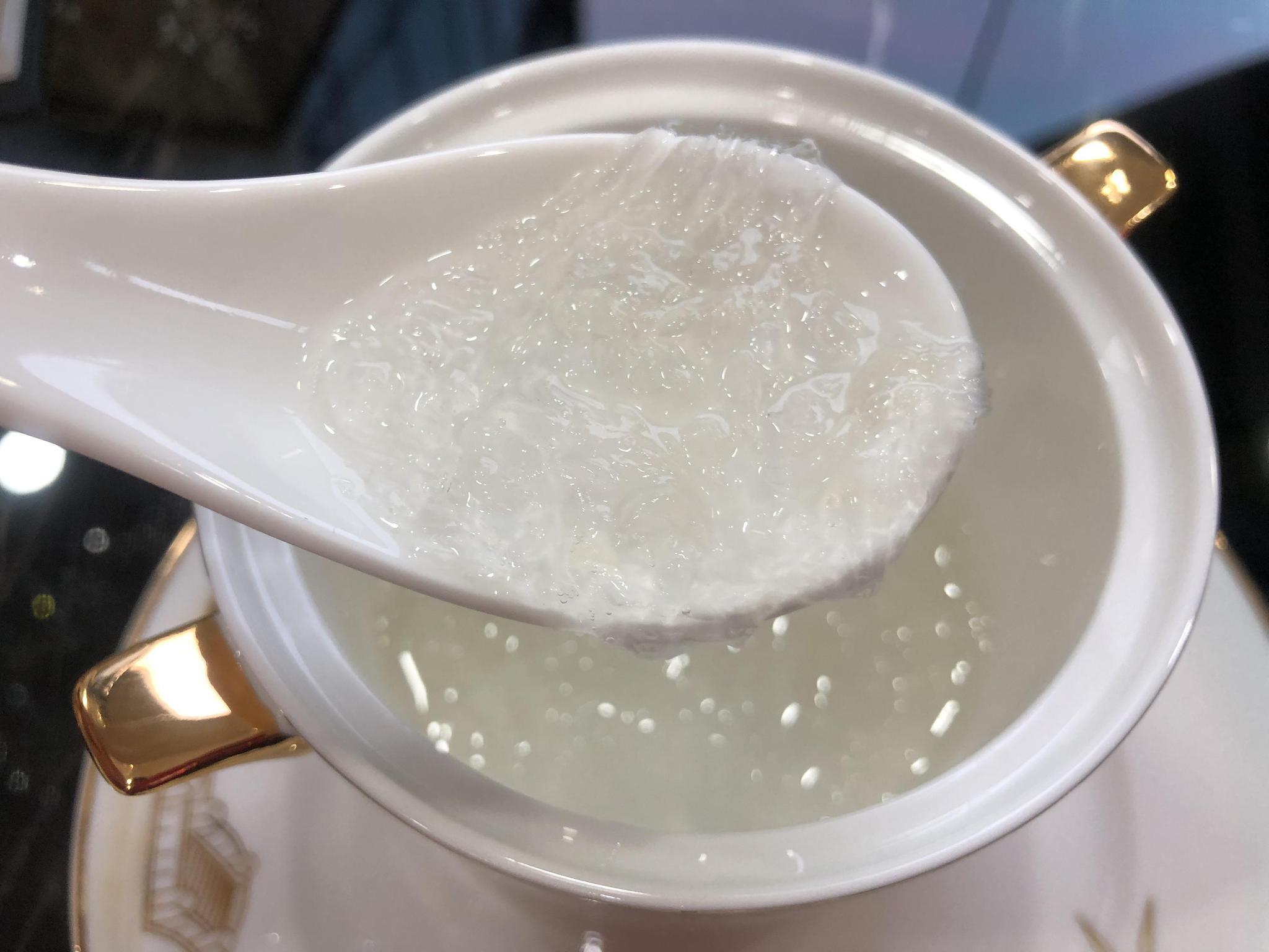 吃一口感受到家人对您的浓浓的爱除却干品和即食,店内鲜炖燕窝和正在