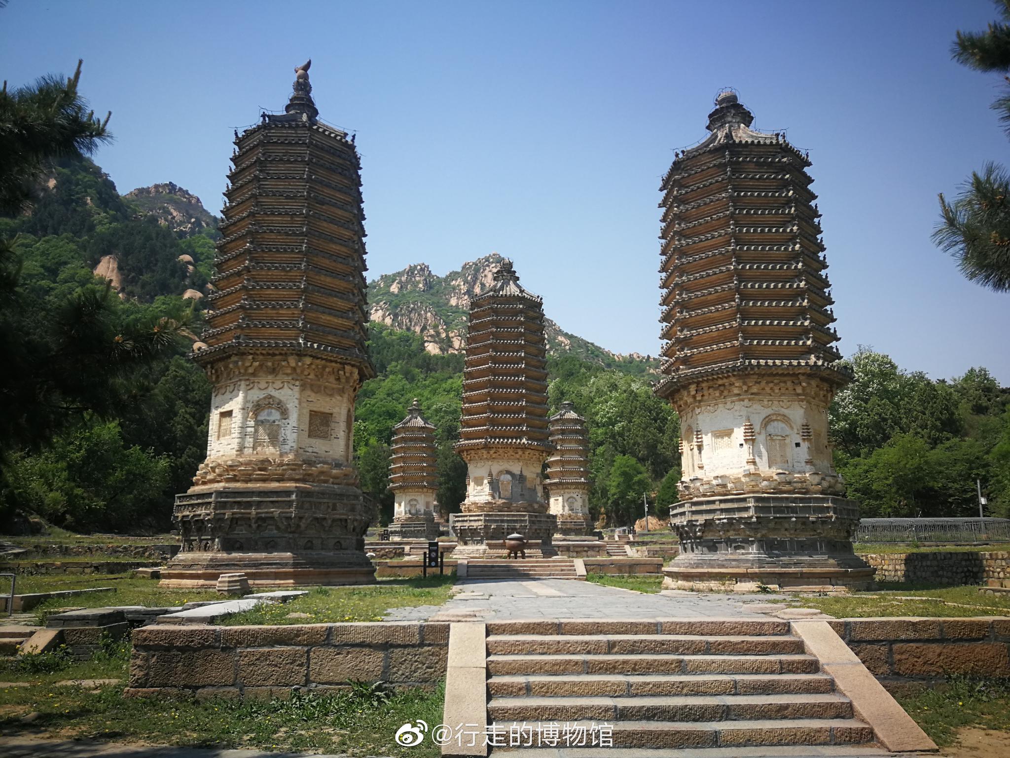 银山塔林明清"燕平八景"之一塔群自金元600多年历史明正统十三年