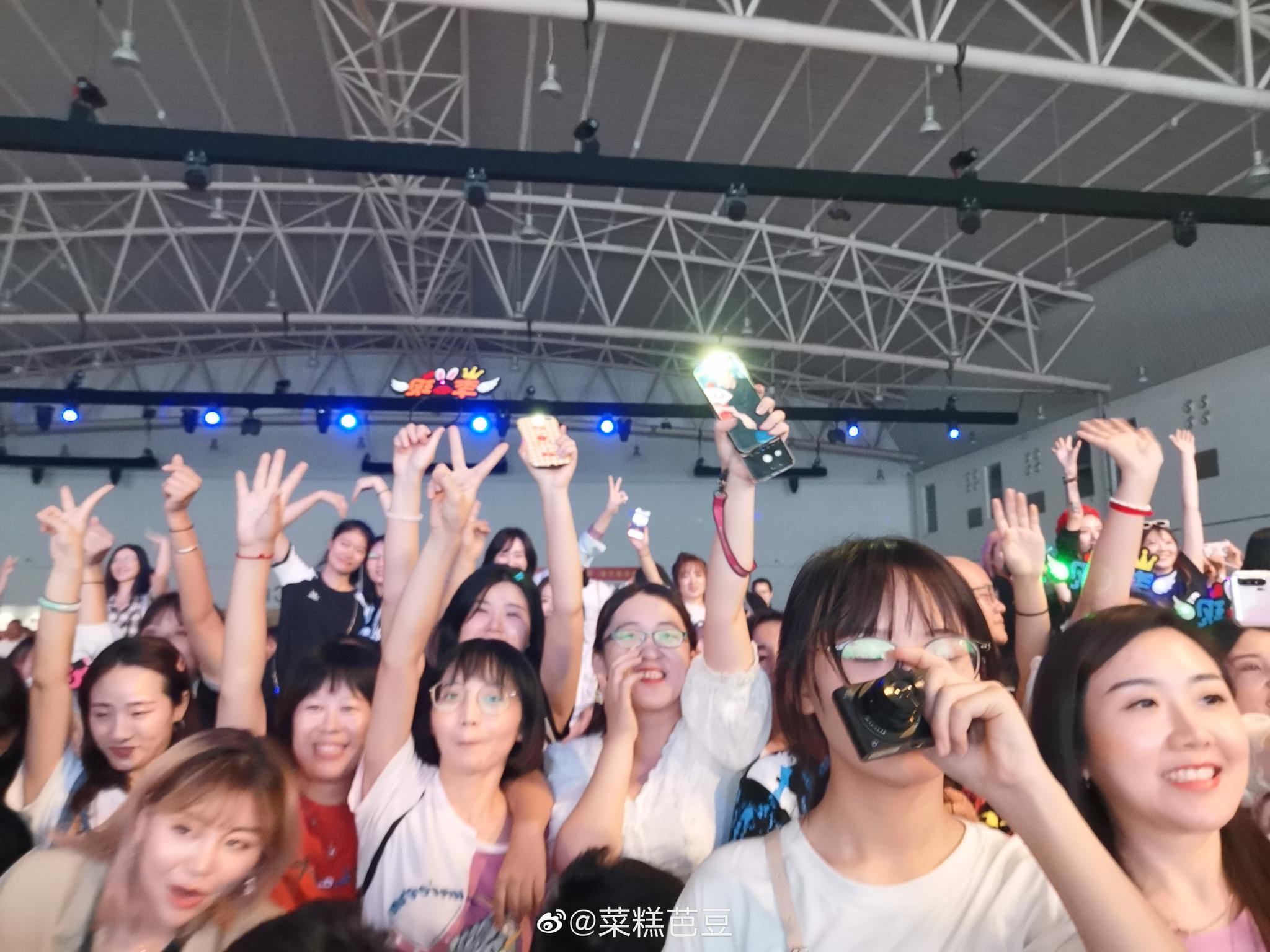 荣耀请@李现ing 代言新品|追星|李现|追星者_新浪新闻