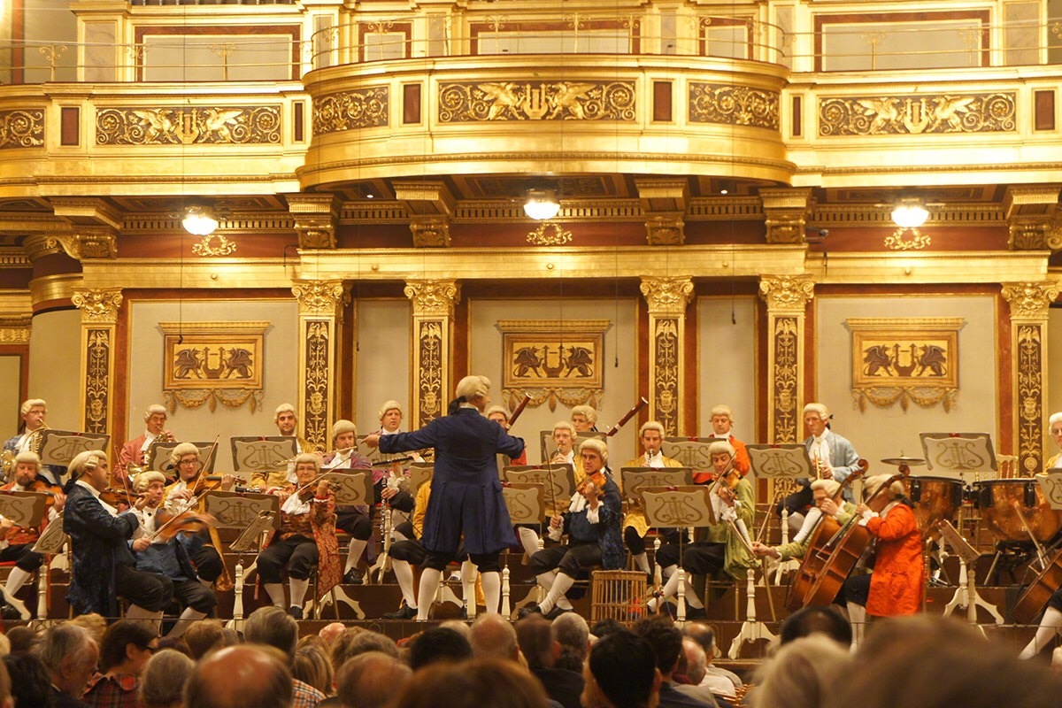 维也纳金色大厅维也纳最古老,最现代化的音乐厅就仿佛是浮在天上的