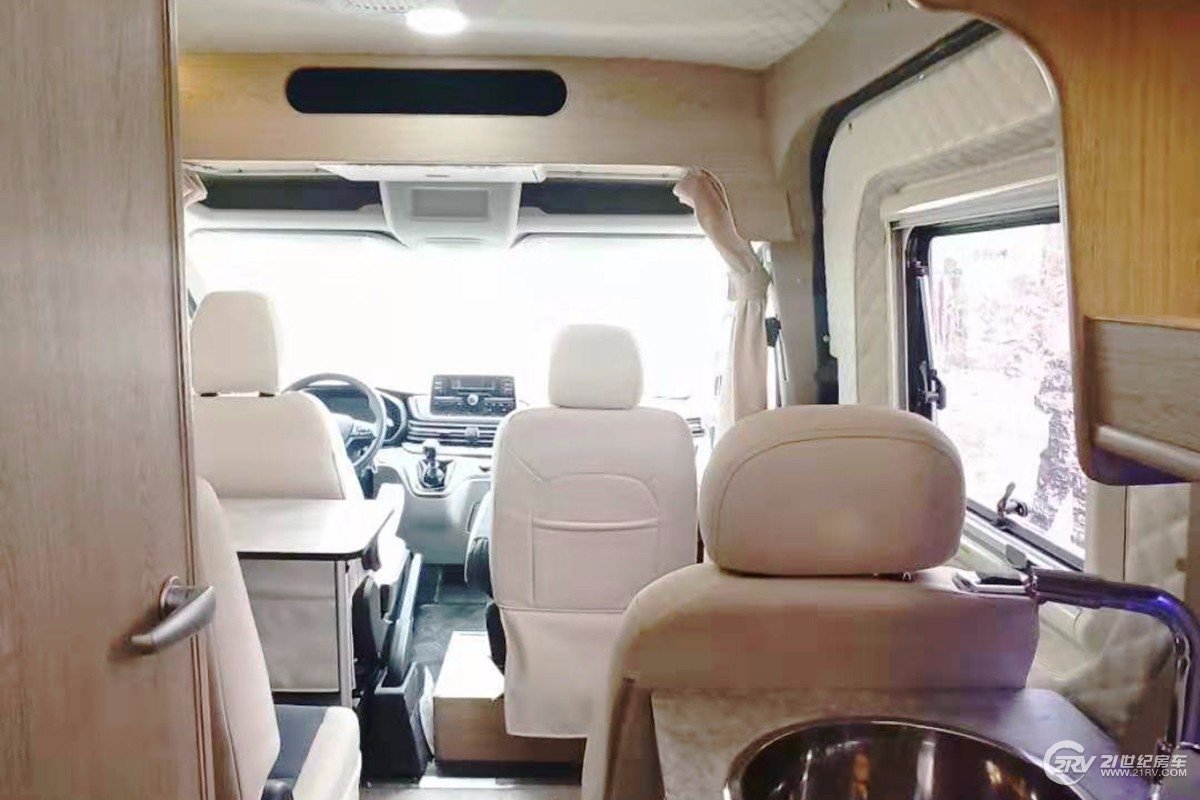 售价29.8万元 舜宇大通V90 B型房车亮相成都房车展-新浪汽车