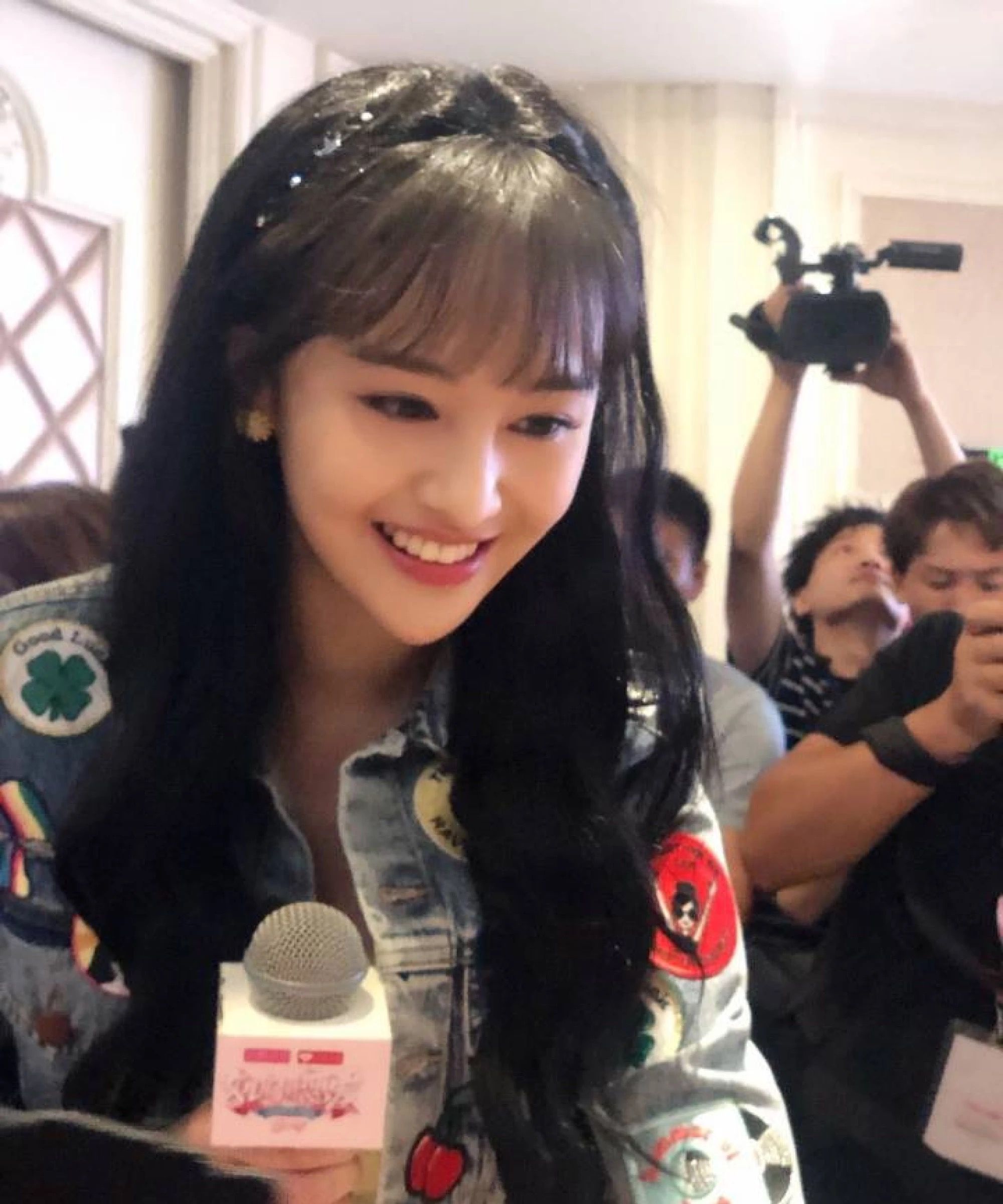 胖了十斤的郑爽和徐璐同台这腿竟然比徐璐的还要瘦一圈