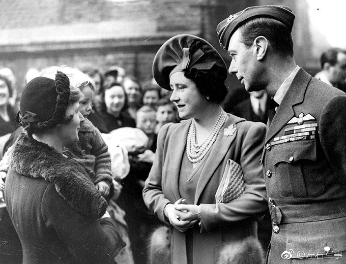 一组二战伦敦遭遇空袭期间乔治六世国王和伊丽莎白王后在伦敦的残垣断国王伦敦白金汉宫_新浪新闻