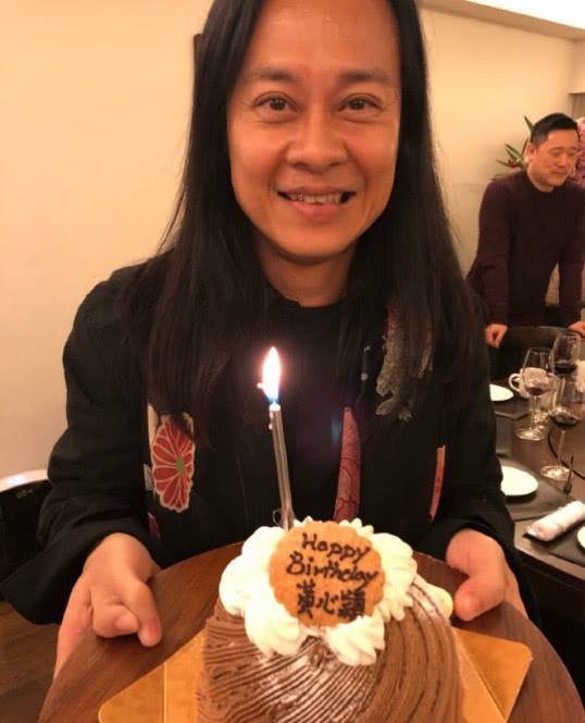 古巨基老婆陈韵晴过生日,一身休闲装扮出镜,身材并无一丝孕味