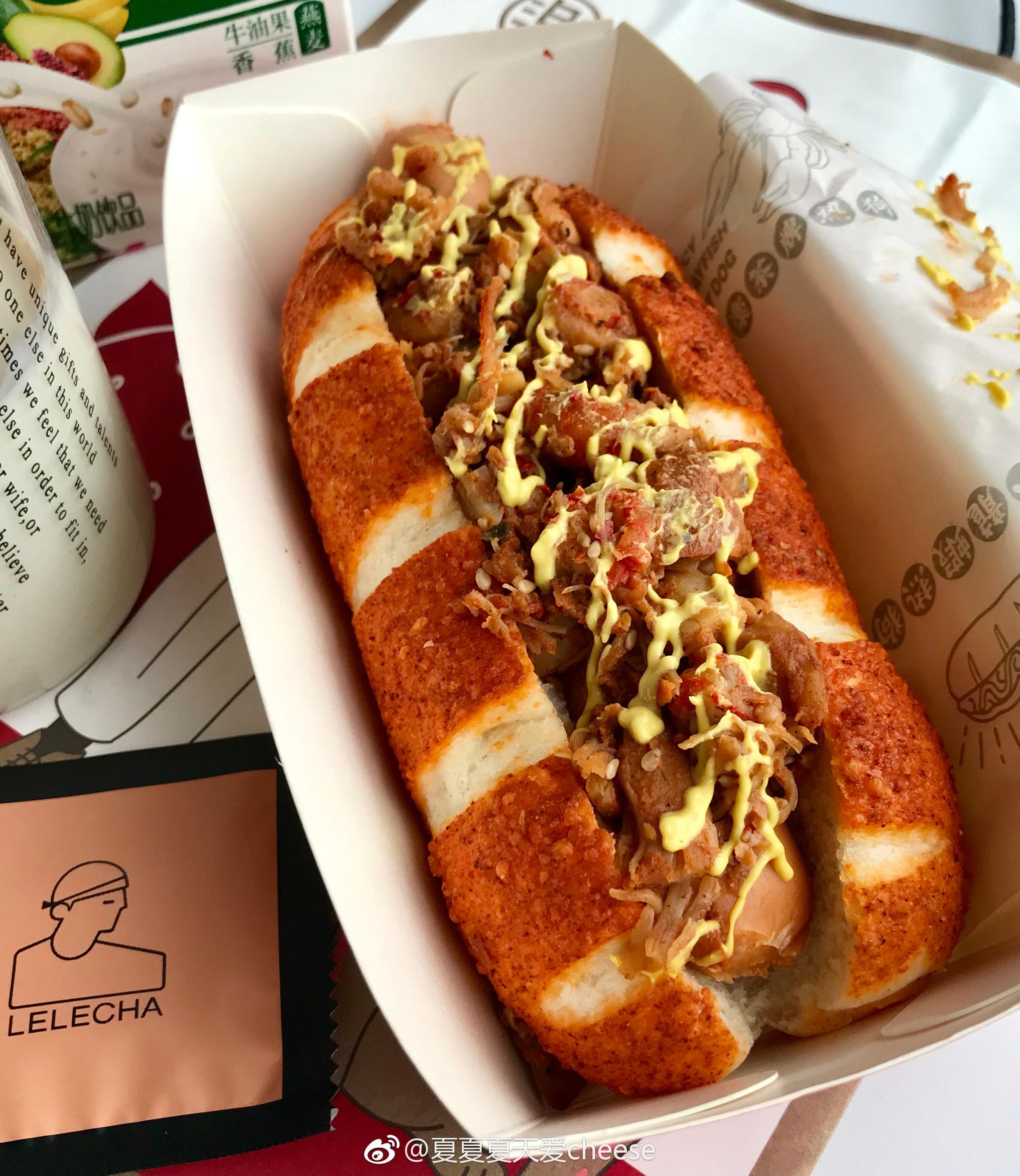 乐乐茶麻辣小龙虾热狗包