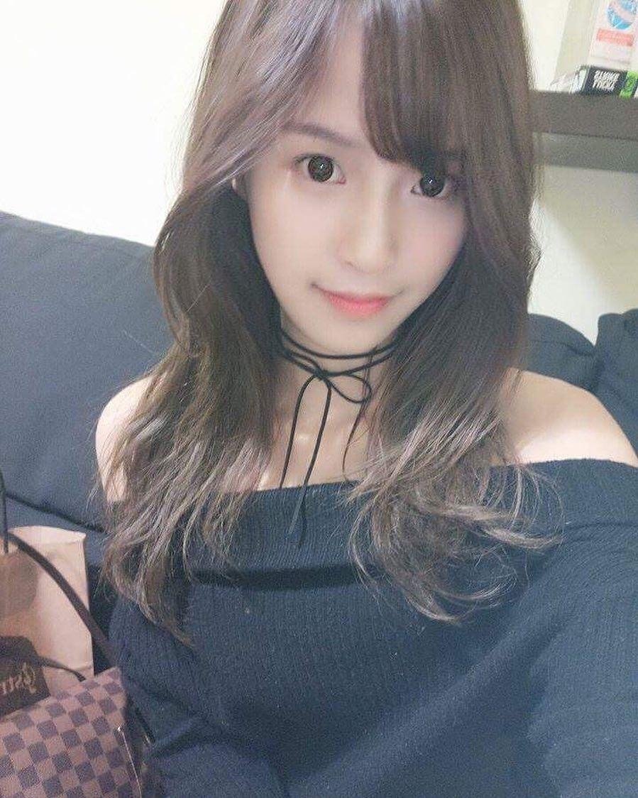 美女主播小云宝宝黑丝美腿性感制服写真集