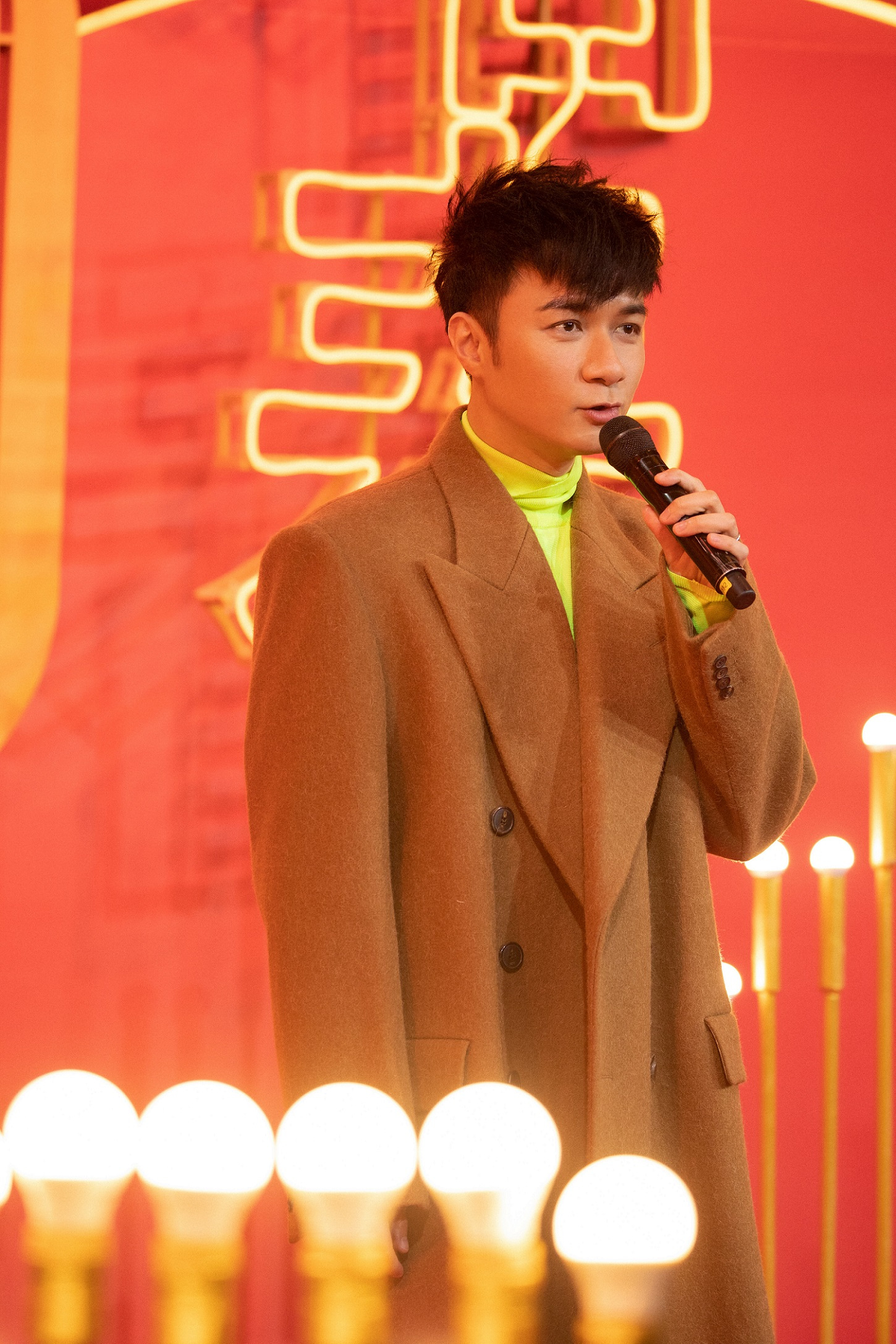 古巨基央视元宵晚会演绎情歌连唱网友想听完整版情歌王