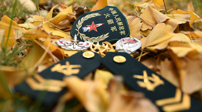 火箭军某工程部队退伍老兵:含泪别军营