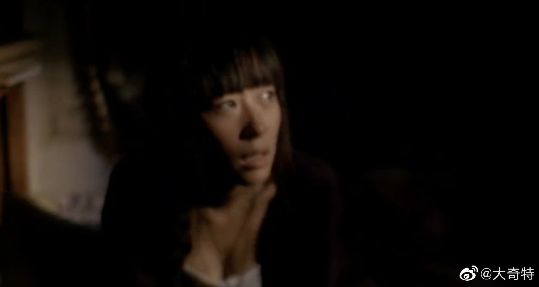 小姐(到侦探社调查丈夫外遇)的胡伶,胡伶也就是当年《夏宫》里的李缇