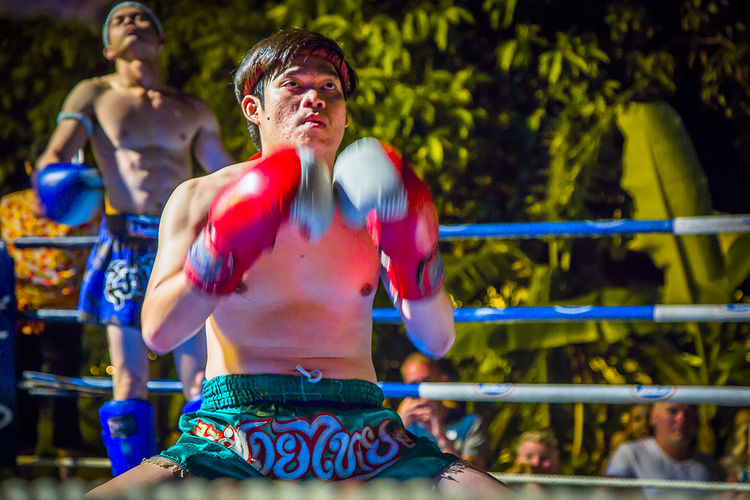 面对台上刚劲勇猛的泰拳搏击,你眼中充满更多的是崇拜还是柔情?