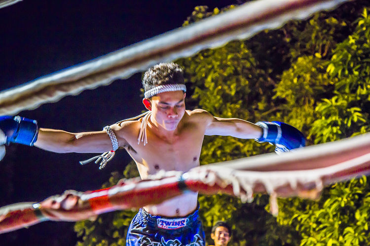 面对台上刚劲勇猛的泰拳搏击,你眼中充满更多的是崇拜还是柔情?