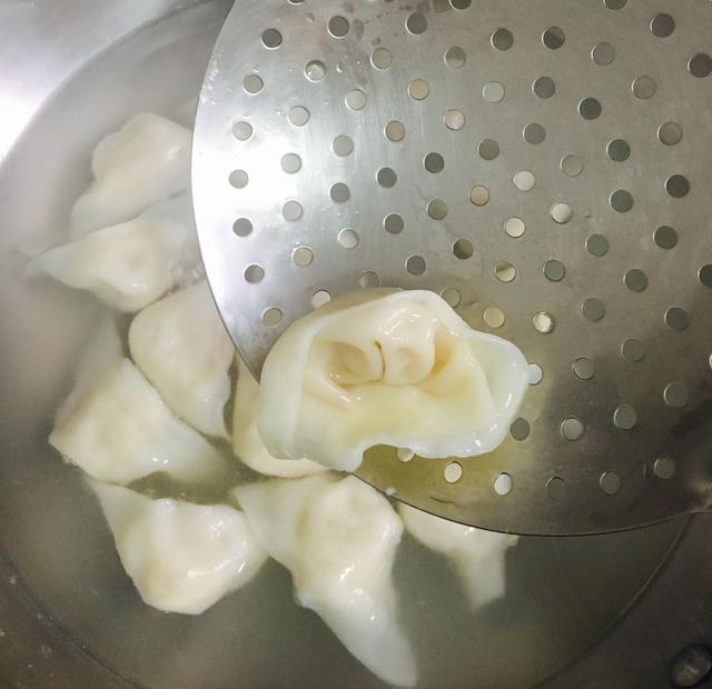 教大家如何煮冻饺子、冻馄饨不粘锅不破皮儿