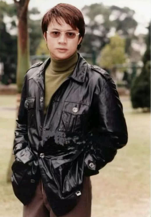 54岁尹天照近照为老婆治病花光上亿财产如今惨成这样