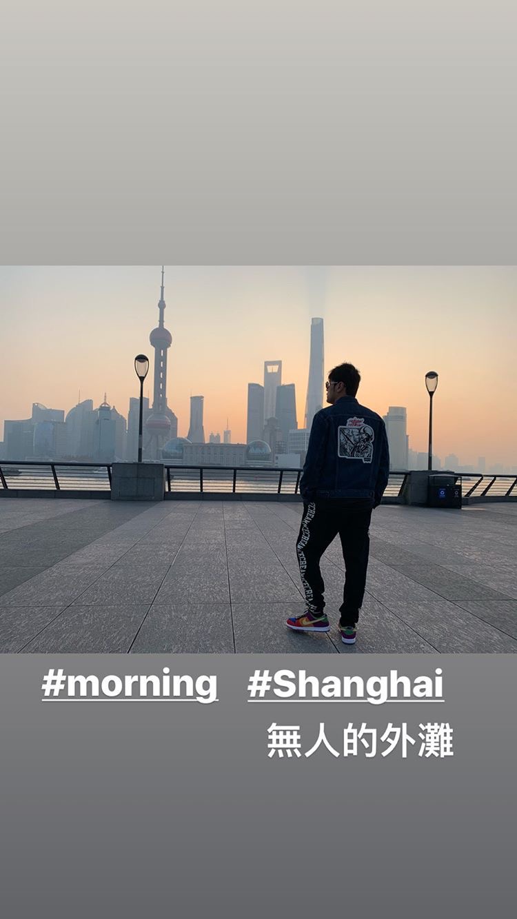 周杰伦ins更新:早安 无人的外滩哥要去天津了 上海下次见
