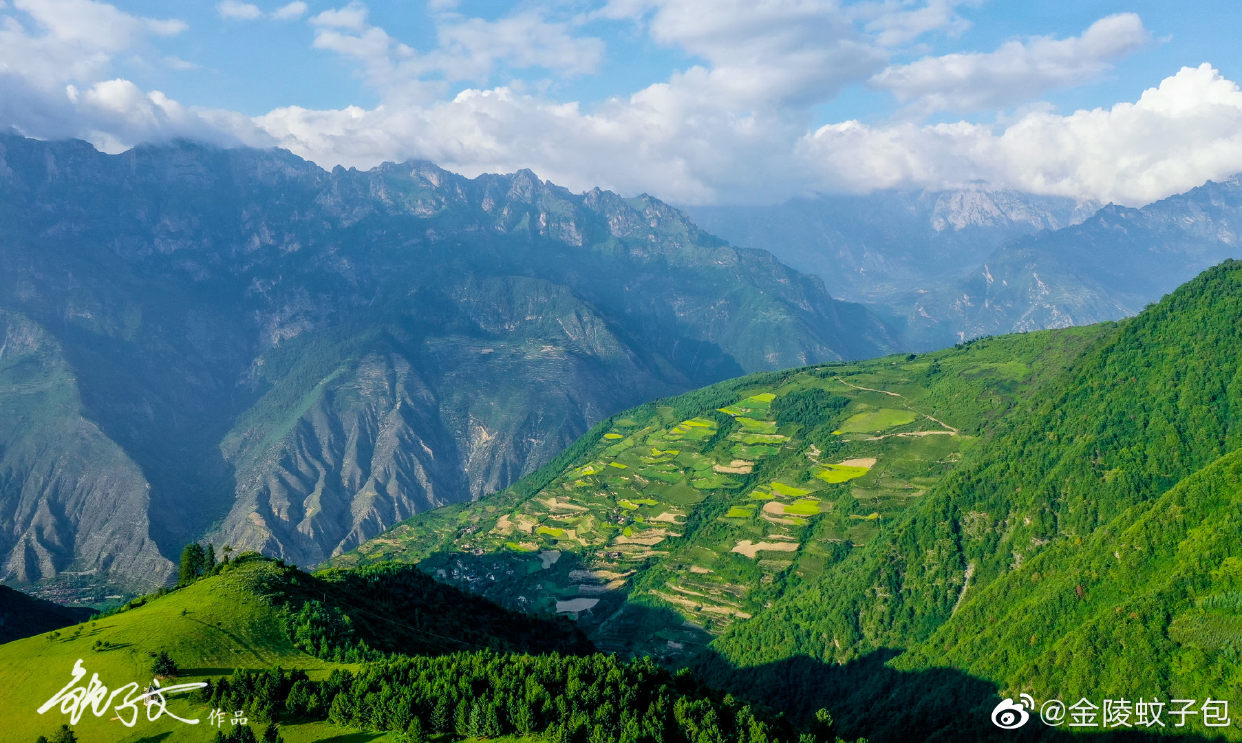 拉尕山位于甘肃省舟曲县立节镇东南部的白龙江南岸