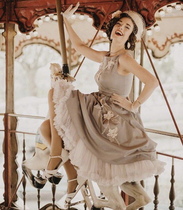 法国博主missalba banana复古风穿搭美成画中人