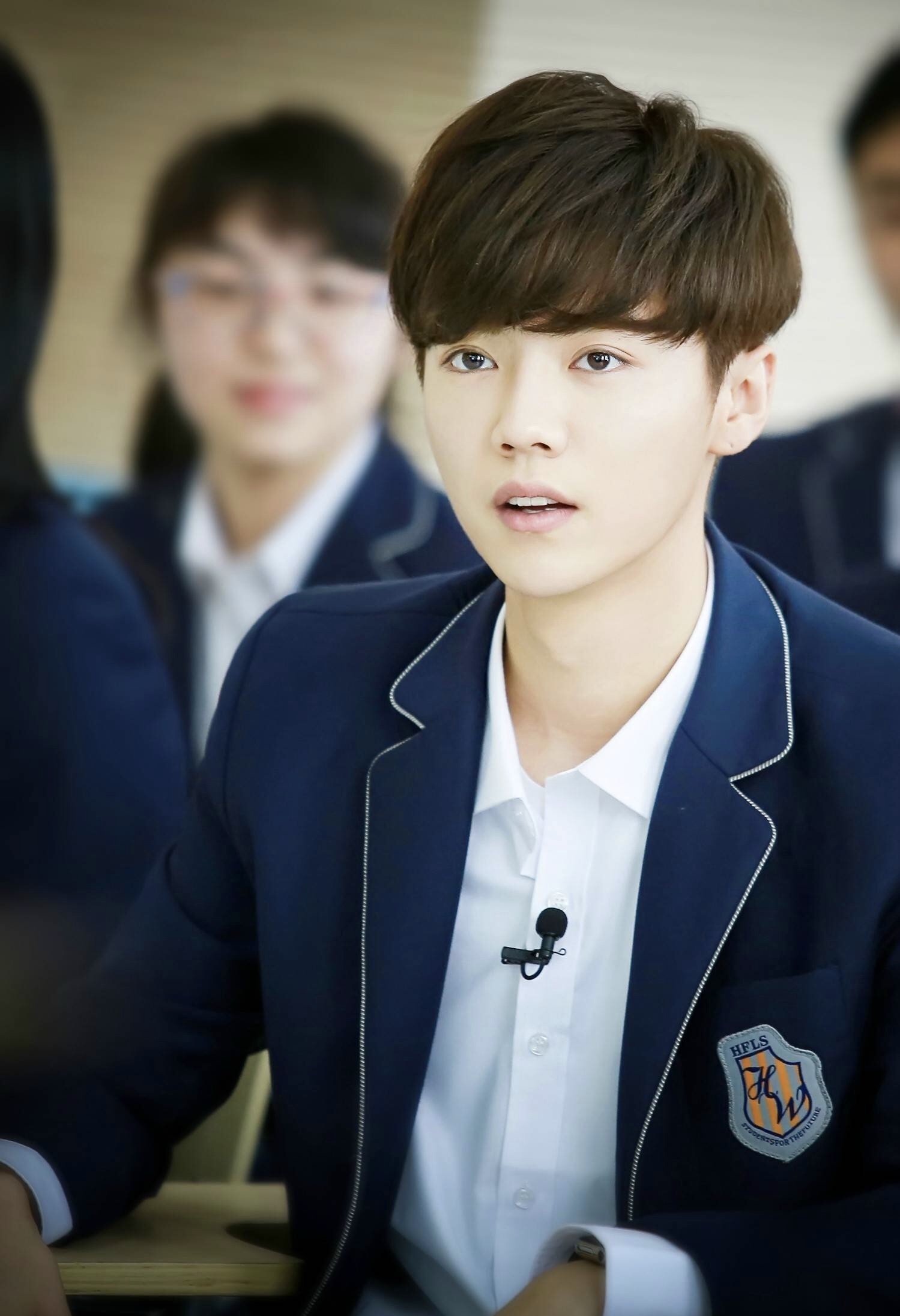 当然是这样清爽干净 帅气迷人的鹿学长啊|学长|校草|鹿晗_新浪新闻