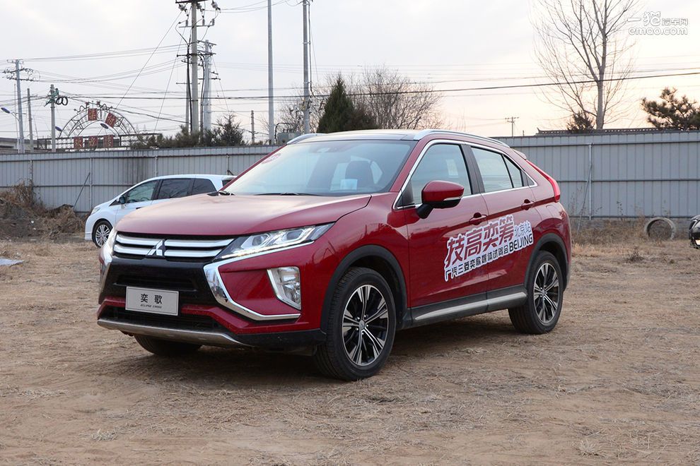 三菱奕歌购车手册作为三菱旗下的紧凑suv车型,奕歌要比欧蓝德小一号