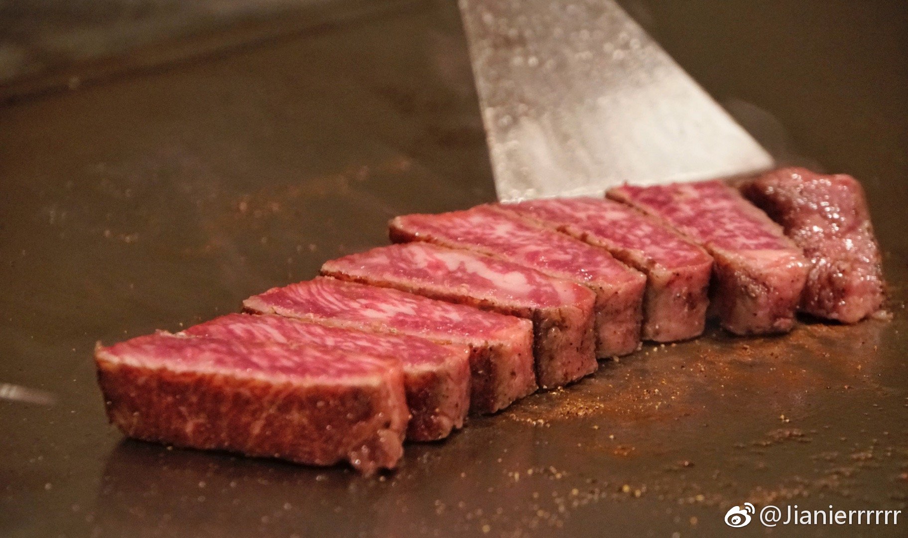 神户牛肉(kobe beef),只有在宾库县出生,饲养,屠宰的牛才能取得神户