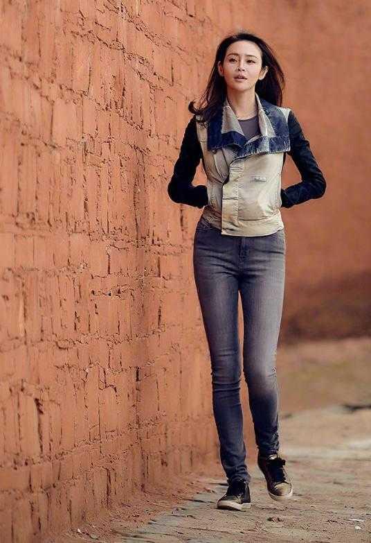 真空穿黑色西装配短裤亮相,空气刘海显脸小|于明加|刘海|真空_新浪