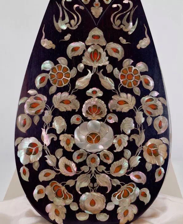 唐代·螺钿紫檀五弦琵琶