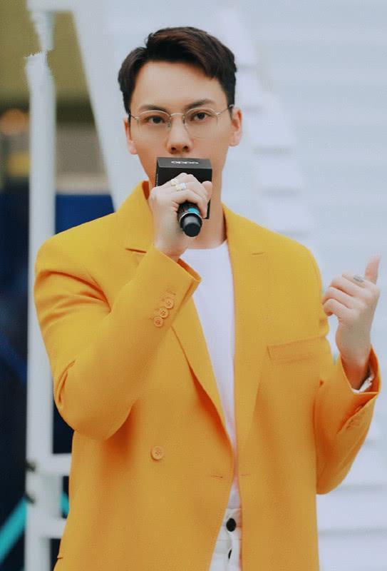 陈伟霆又剪头发剪成锅盖头好清爽男生夏季的发型模板