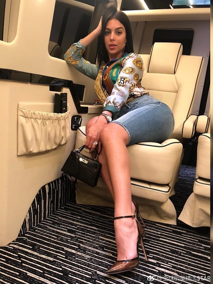 球星c罗未前往阿根廷为岳父吊唁女友乔治娜悲情重返故土