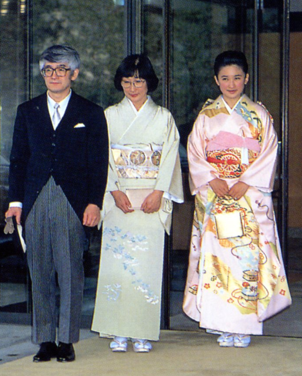 看了雅子妃娘家,再看纪子妃娘家,才发现娘家人的格局有多重要