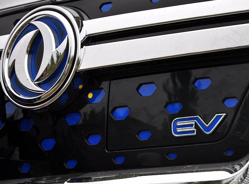 外观方面的变化在于,轮辐与中网等处增添了蓝色装饰,东风车标也是如此