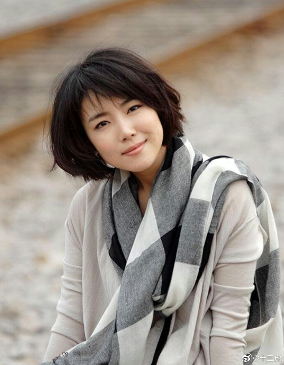 之所以对冷箭中饰演凌若冰的女演员杨阳印象深刻除其成熟的演技外更是