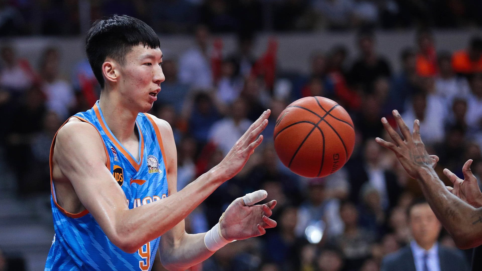 周琦接受采访,在新疆队的薪水比nba多,在新疆男篮拿多少钱?