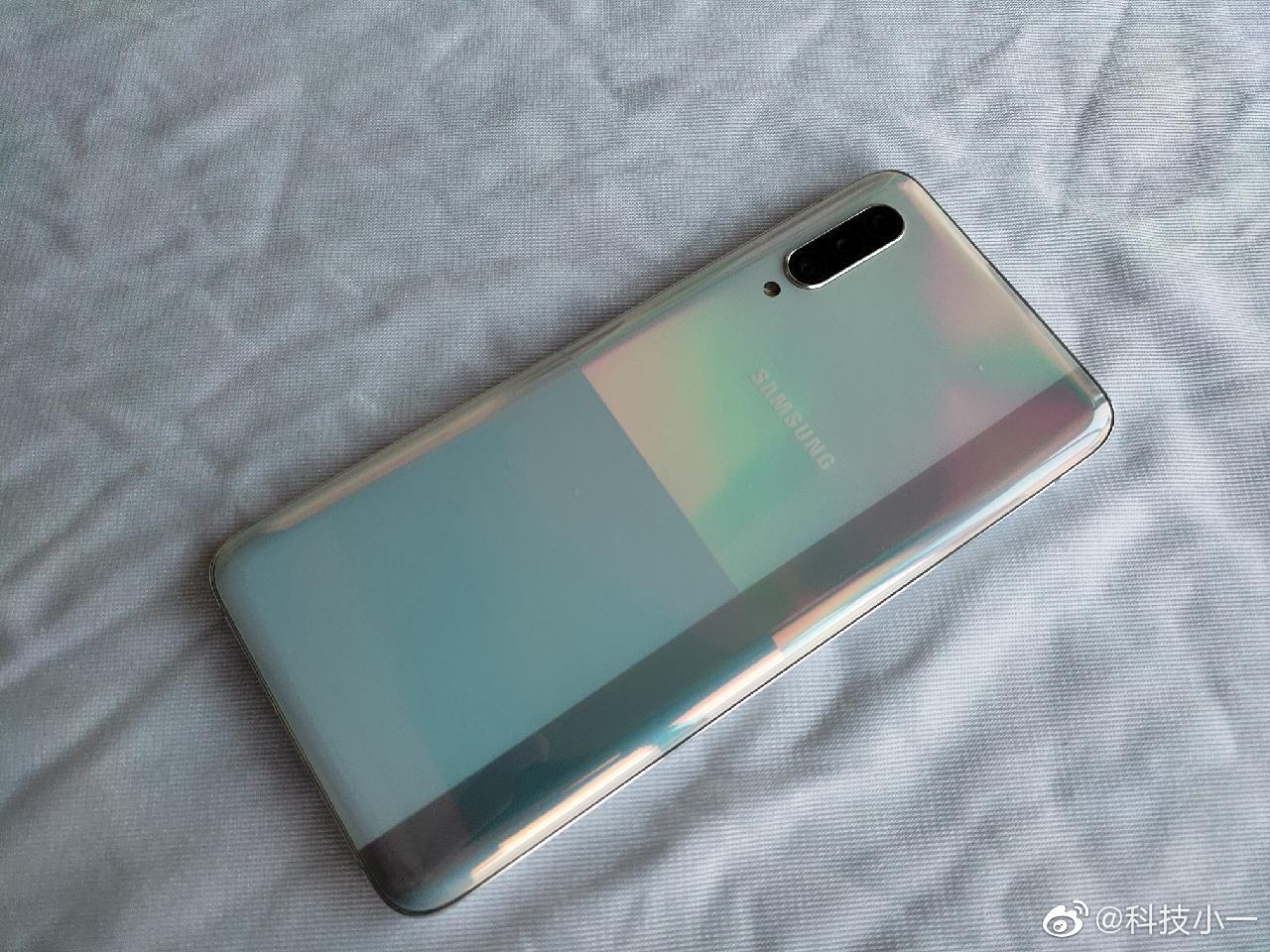 三星最便宜的5g手机:三星a90 5g手机.采用6