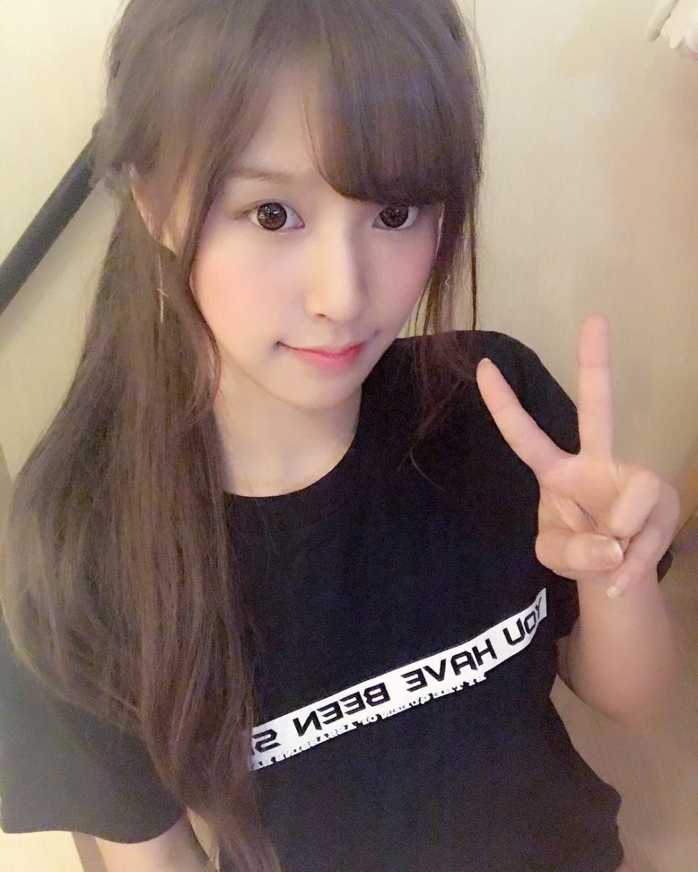 美女主播小云宝宝黑丝美腿性感制服写真集