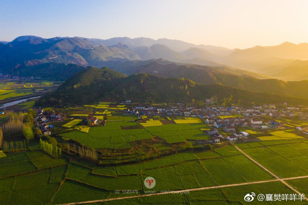 位于湖北南漳县的峡口村四面青山环绕中间平缓一条沮河穿村而过