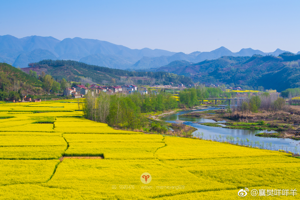 位于湖北南漳县的峡口村四面青山环绕中间平缓一条沮河穿村而过