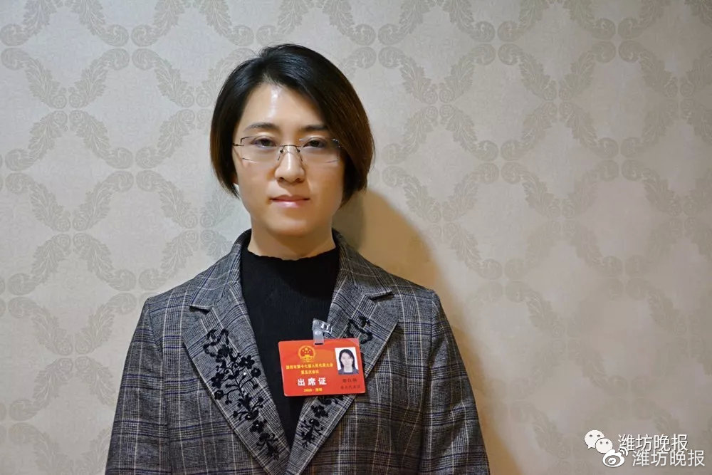 加快非遗项目传承开发郭红梅代表建议:加强非遗从业人员队伍建设,政府